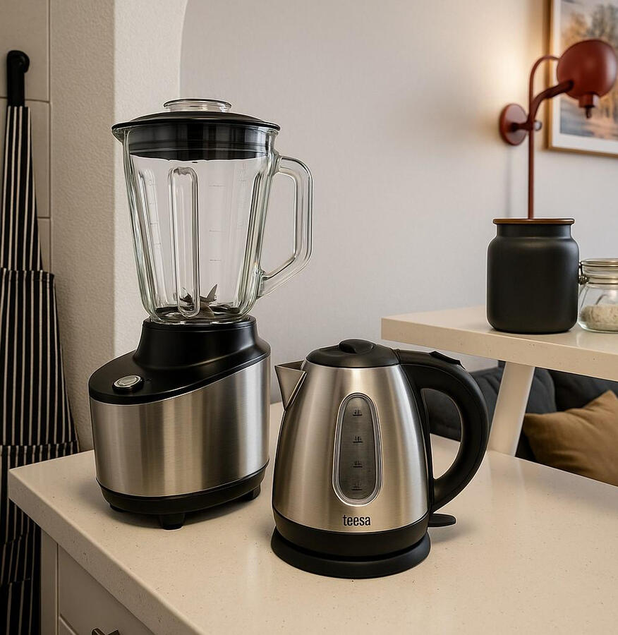 blender and electric kettle - kitchen of Apartamento Vali in Torrevieja Costa Blanca