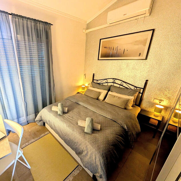 Cozy bedroom with double bed, fresh linens and window - Apartmento Vali Torrevieja Costa Blanca holiday rentals