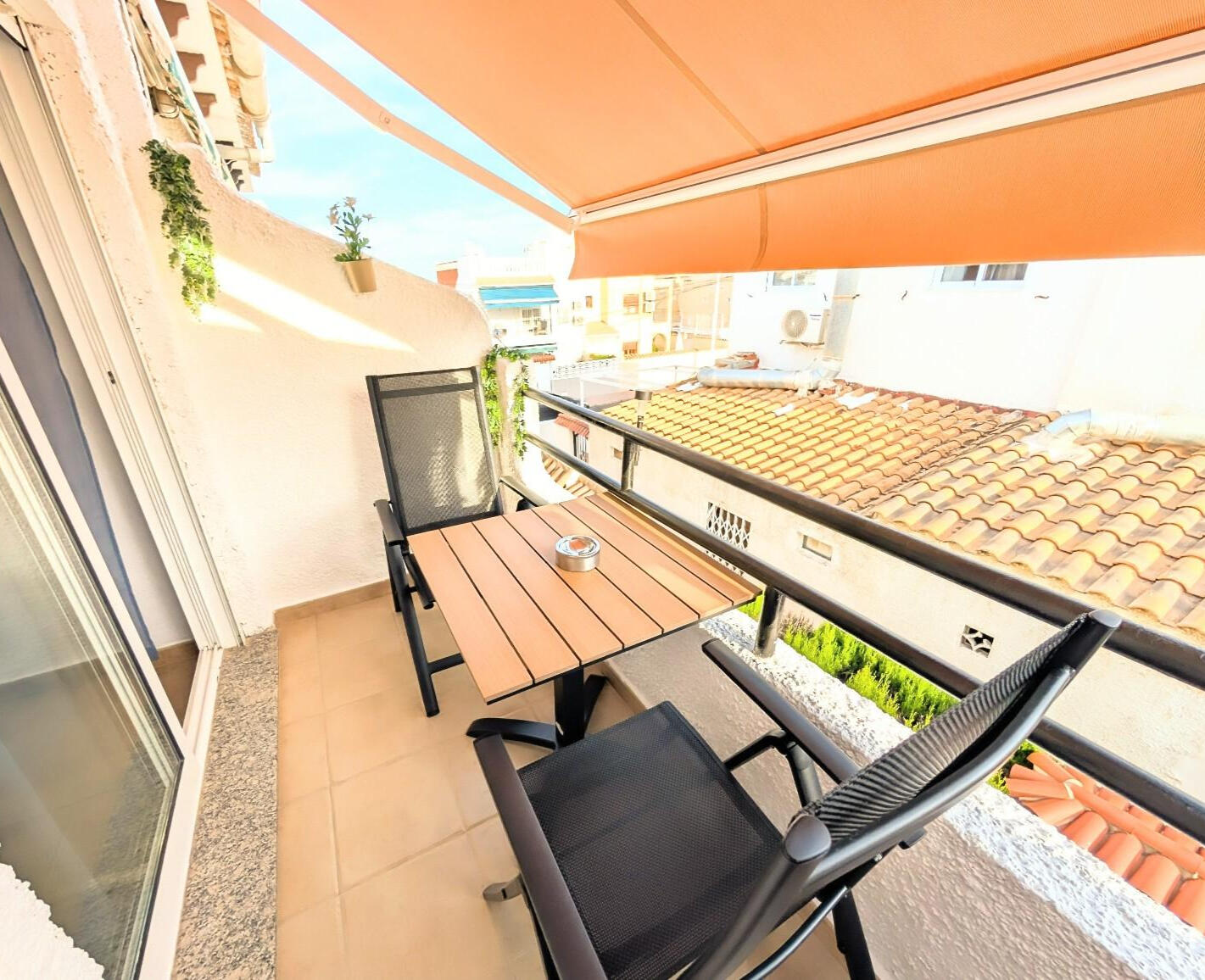 Sunny balcony with table, chairs and sunshade at Apartment Vali Torrevieja